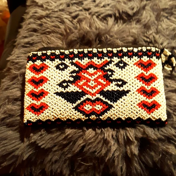 Hand beaded clutch - Picture 1 of 3